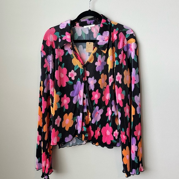 Tops - Floral plisse button up